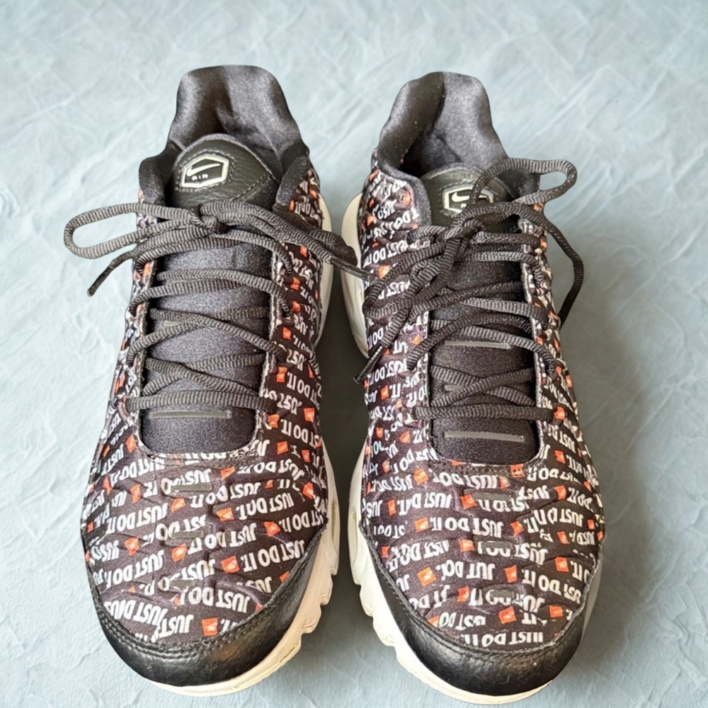 Nike Air Max Plus SE "JUST DO IT" Running Shoes
